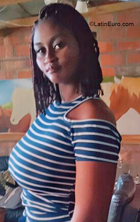 Date this attractive Colombia girl Karen jovana from Medellin CO30420