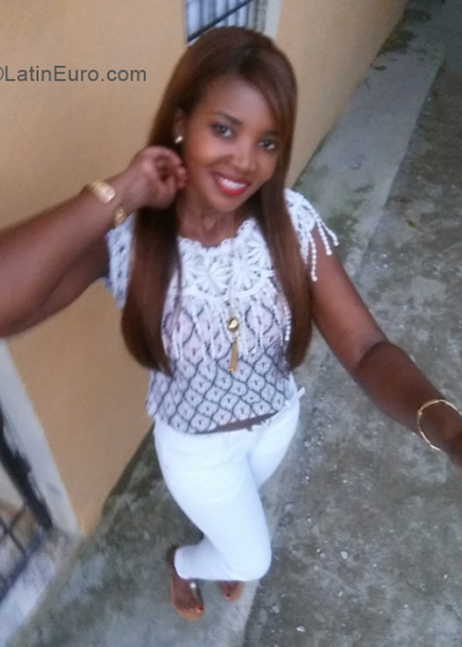 Date this attractive Dominican Republic girl Vianka from Santo Domingo DO39936