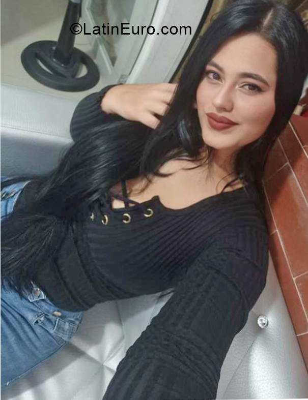 Date this attractive Colombia girl Sharoon from Cali CO30447