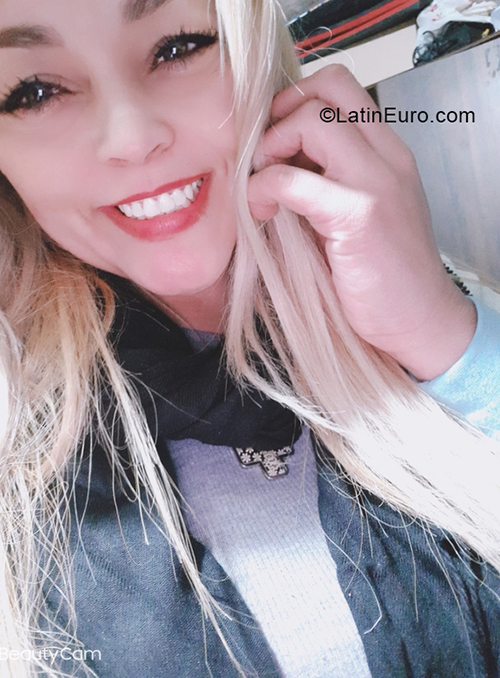 Date this funny Argentina girl Aldana from Buenos Aires AR769