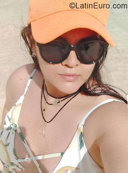 Date this hard body Venezuela girl Ivana from Maracay VE3991