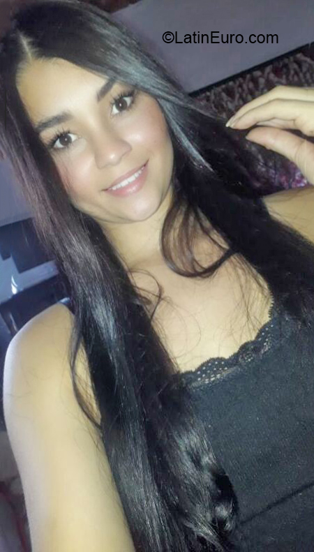 Date this good-looking Colombia girl Paola from Pereira CO30516