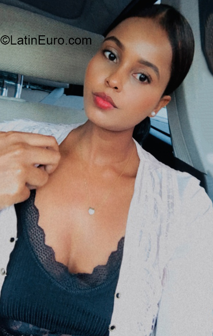 Date this stunning Dominican Republic girl Loren from Santo Domingo DO39994