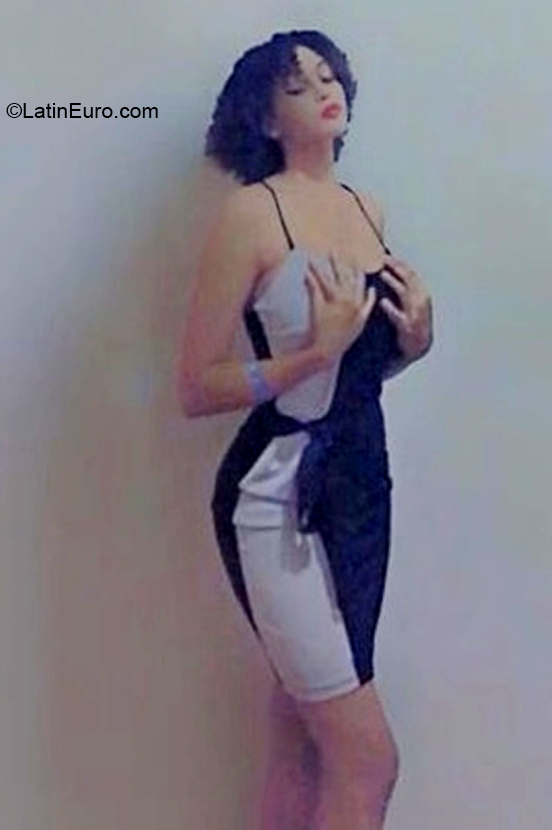 Date this good-looking Dominican Republic girl Elianny from Santo Domingo DO39995