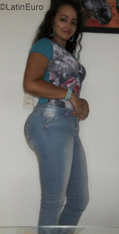 Date this exotic Colombia girl Claudia from Cali CO31287