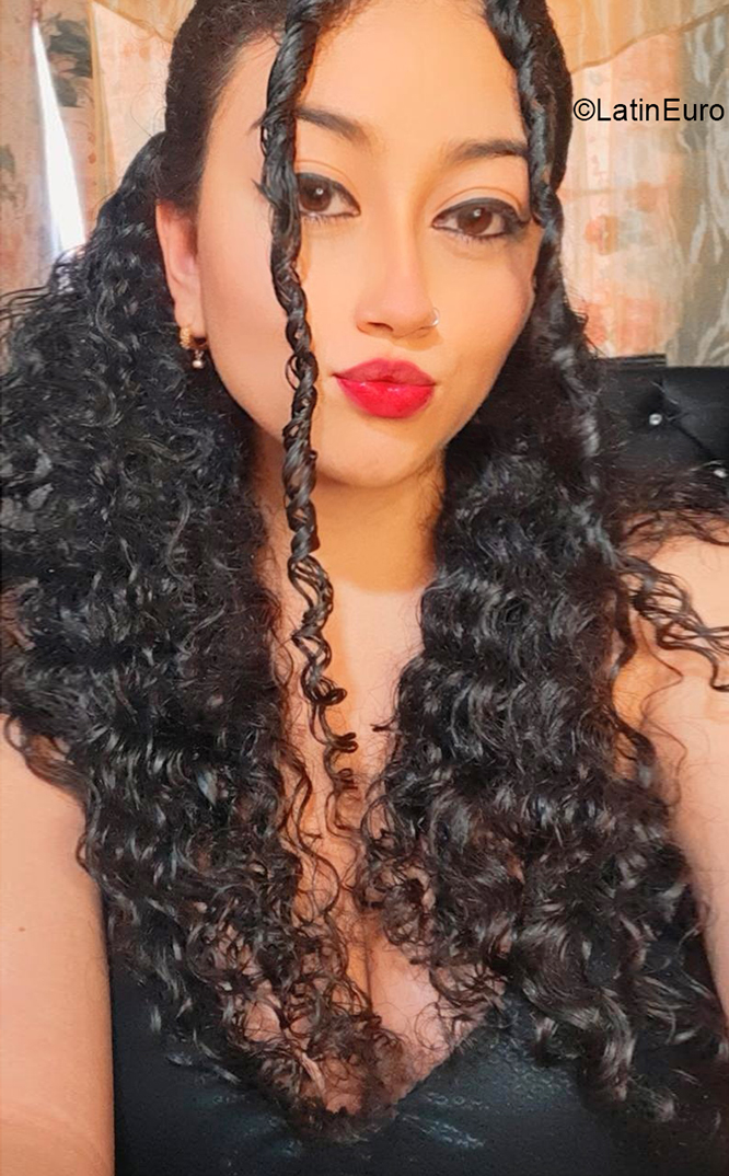 Date this pretty Colombia girl Fernanda from Cali CO30564