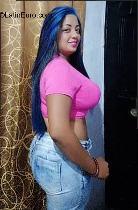 Date this sensual Colombia girl Yessi from Buga CO30572
