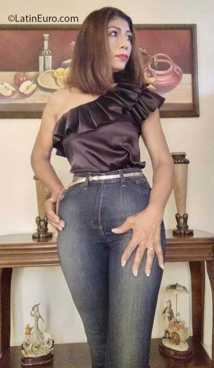 Date this sensual Dominican Republic girl Ramona from Santo Domingo DO40023