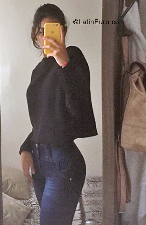 Date this funny Colombia girl Natalia from Bogota CO30621