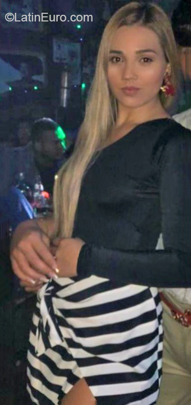 Date this gorgeous Colombia girl Laura from Medellín CO30655
