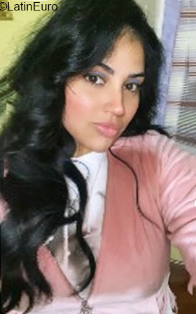 Date this happy Italy girl Luna from Roma IT353