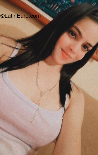 Date this sultry Venezuela girl Danna from Venezuela VE4016