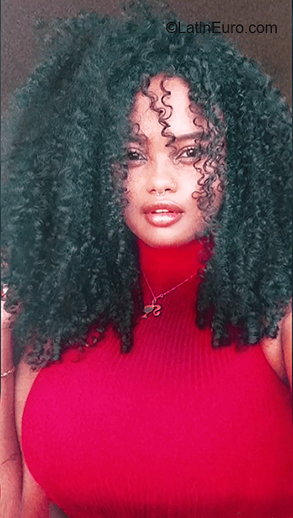 Date this attractive Brazil girl Andressa from Goiania BR11426