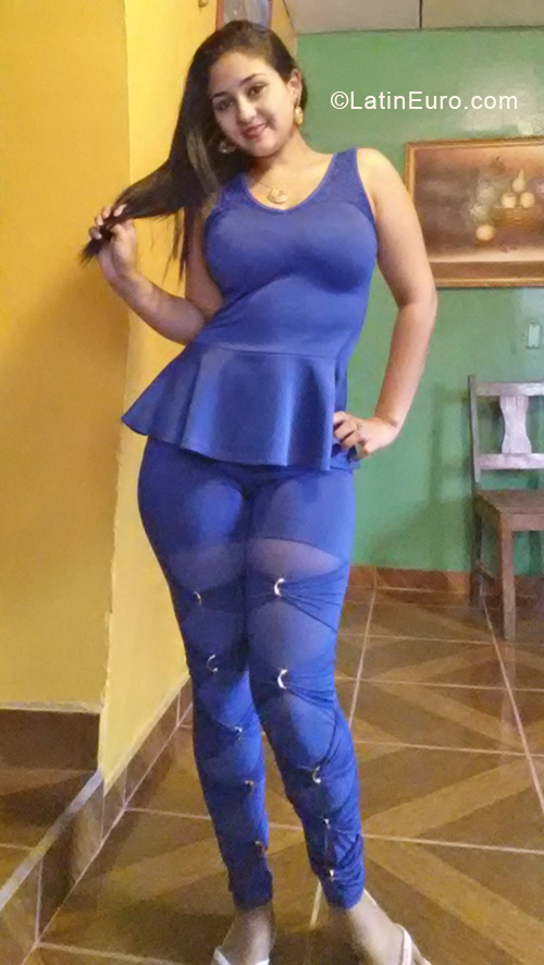 Date this happy Dominican Republic girl Karen from Olanchito DO40108