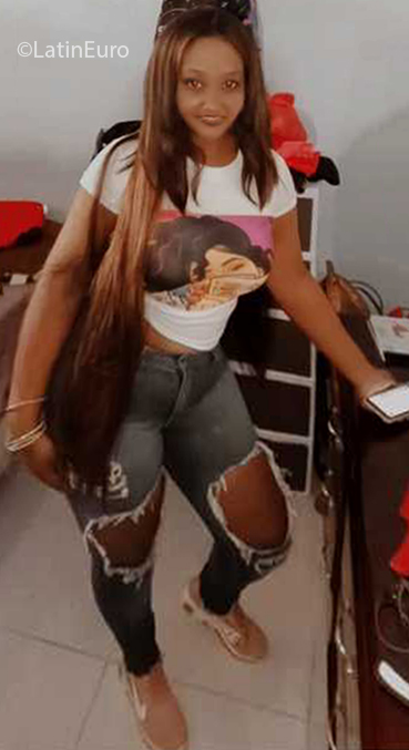 Date this georgeous Dominican Republic girl Yolanda from Santo Domingo DO40126