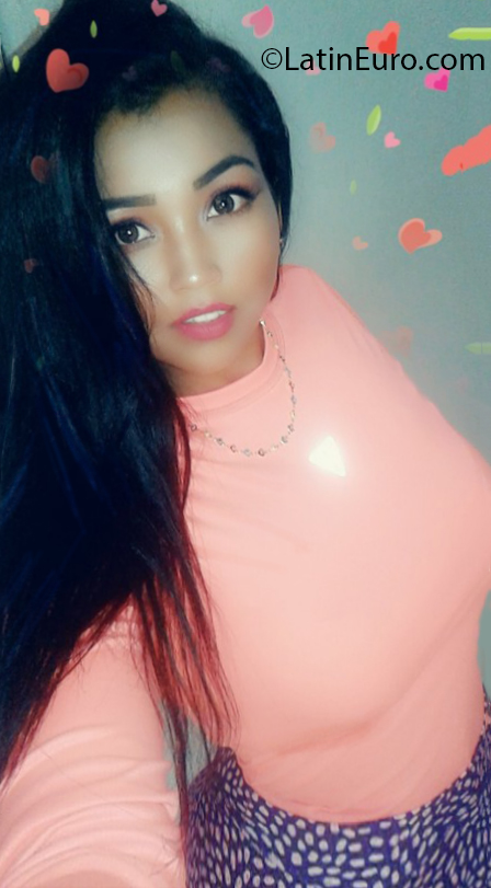Date this voluptuous Colombia girl Graciela from Cali CO30717