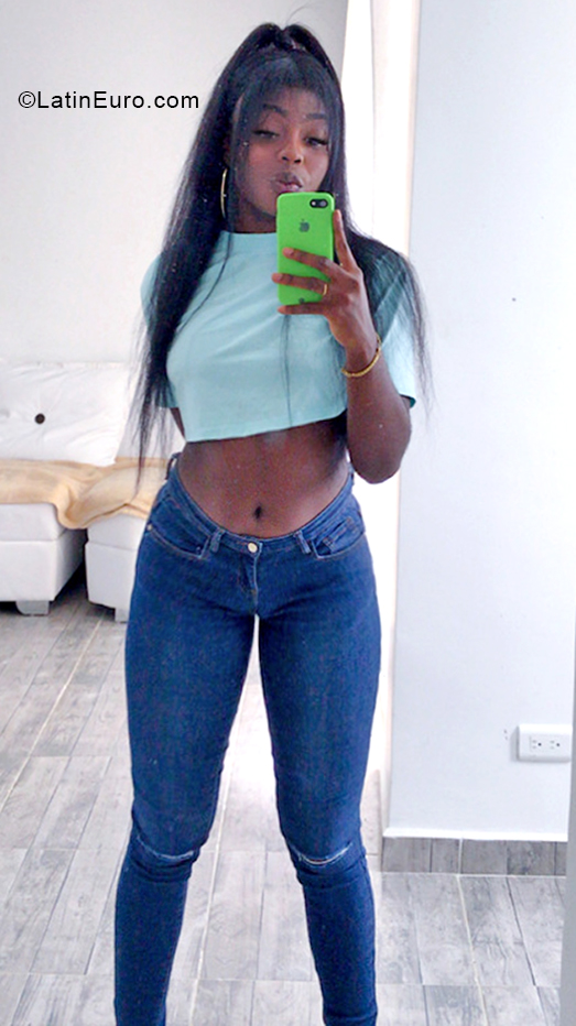 Date this athletic Colombia girl Yoselin from Cali CO30719