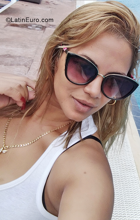 Date this hot Cuba girl Lia from  CU787