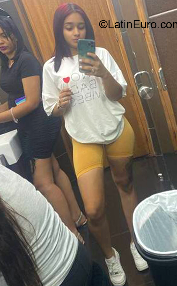 Date this lovely Dominican Republic girl Erika Nova from Santiago DO40141