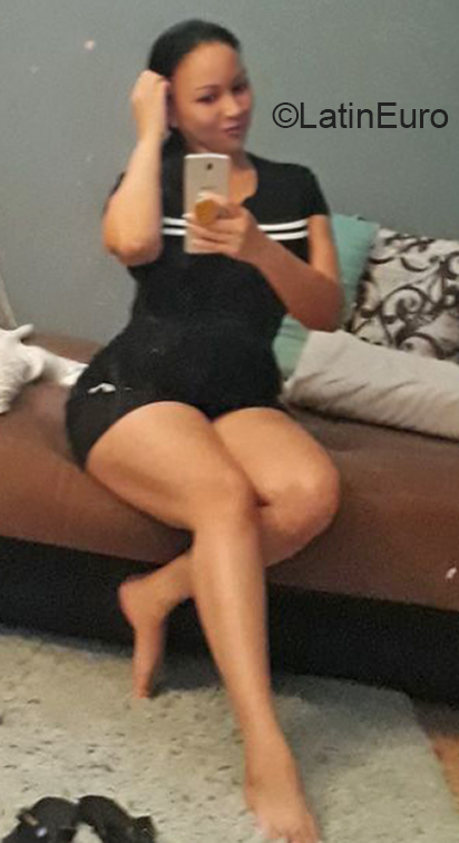 Date this tall Dominican Republic girl Anny from Santo Domingo DO40147