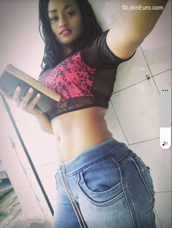 Date this fun Dominican Republic girl Veronica from Santo Domingo DO40149