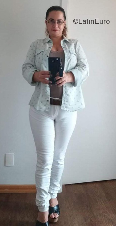 Date this nice looking Brazil girl SHEILA from Rio de Janeiro BR11437