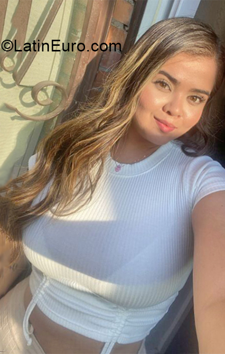 Date this good-looking Italy girl Aria from Roma IT357