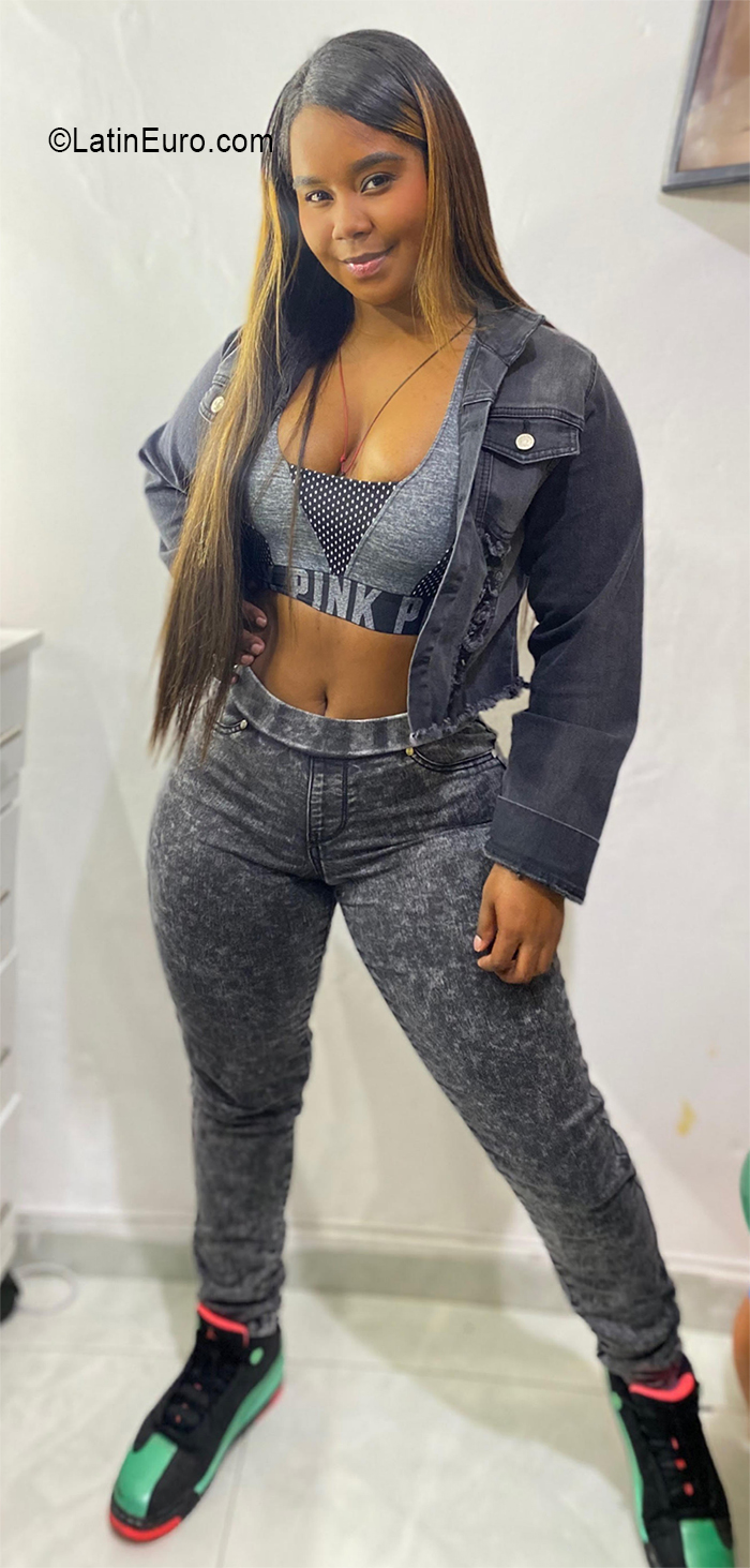 Date this pretty Colombia girl Kim from Cali CO30783