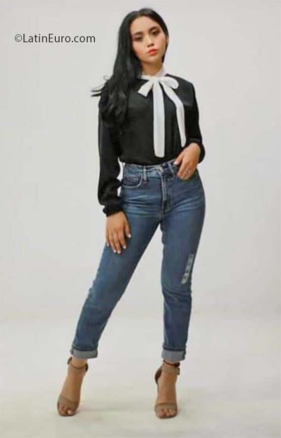 Date this beautiful El Salvador girl Guadalupe from La Libertad SV172