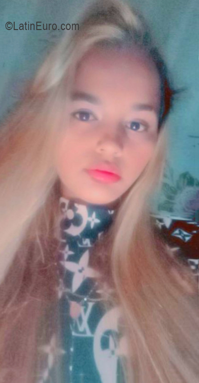 Date this passionate Venezuela girl Carolina from Acarigua VE4063