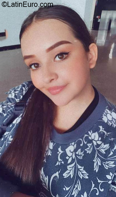 Date this georgeous Colombia girl Valentina from Bucaramanga CO31521