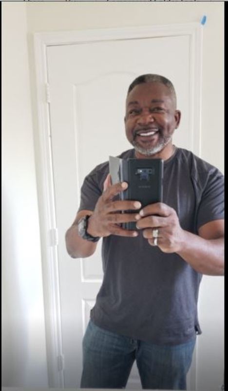 Date this tall United States man Den from Honolulu US21441