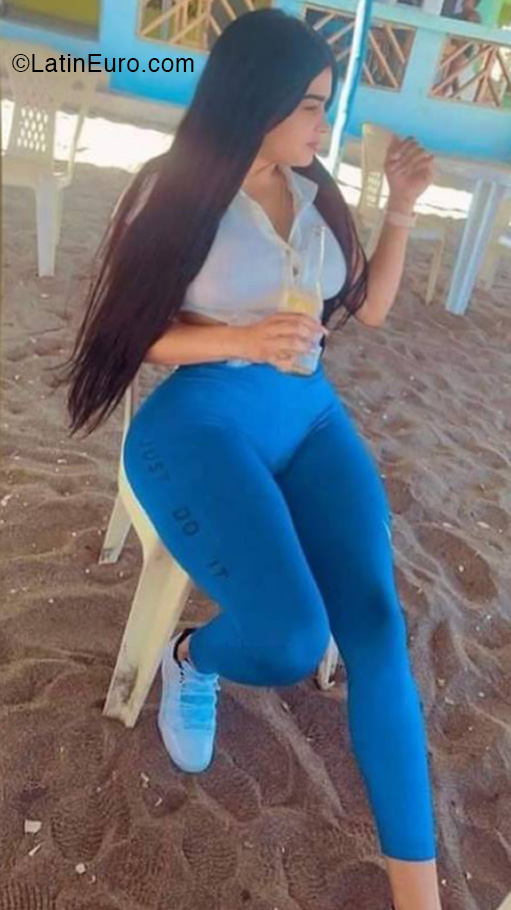 Date this fun Dominican Republic girl Yoadelis from Santo Domingo DO40255