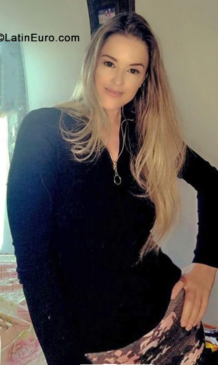 Date this charming Brazil girl Viv from Sao Paulo BR11638