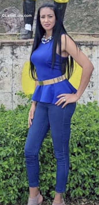 Date this tall Dominican Republic girl Alexandra from Santiago DO40617