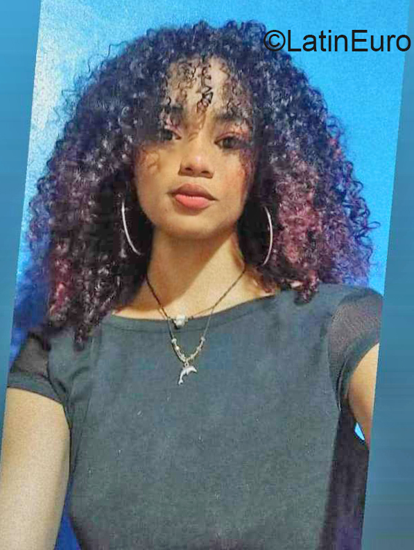 Date this good-looking Colombia girl Dayana from Medellin CO31502