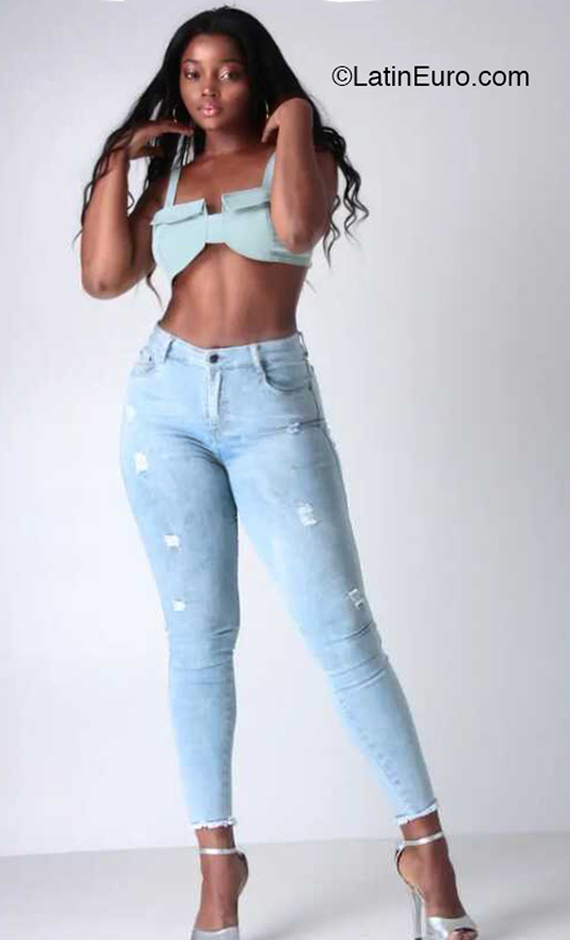 Date this passionate Colombia girl Alexandra from Cali CO30958