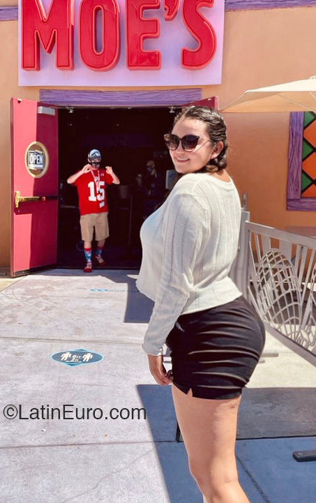 Date this attractive Colombia girl Carolina from Bucaramanga CO31020