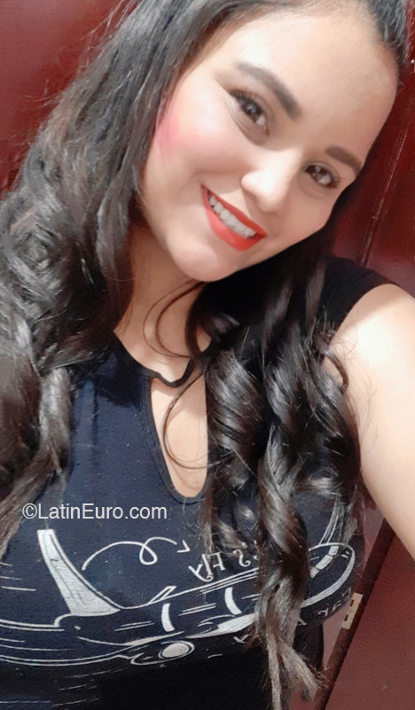 Date this happy Colombia girl Erika from Bogota CO30976