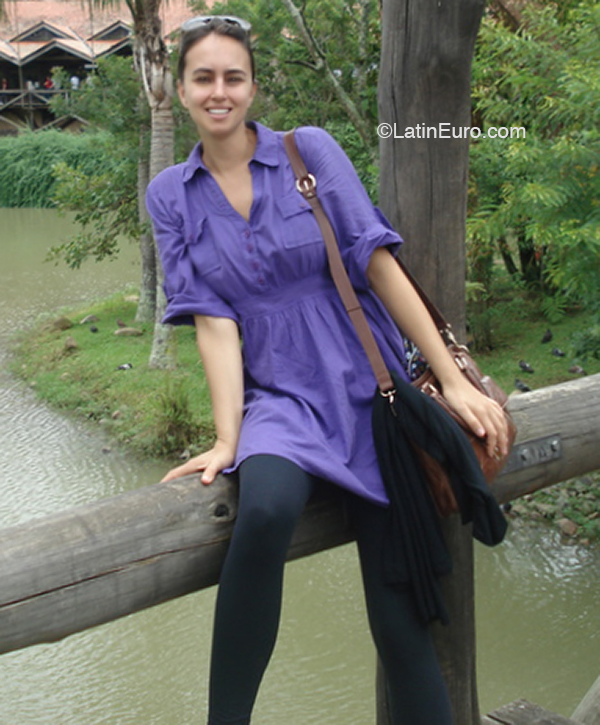 Date this hard body Brazil girl Deb from Porto Alegre BR11506