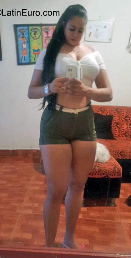Date this charming Colombia girl Yuli from Cali CO30991