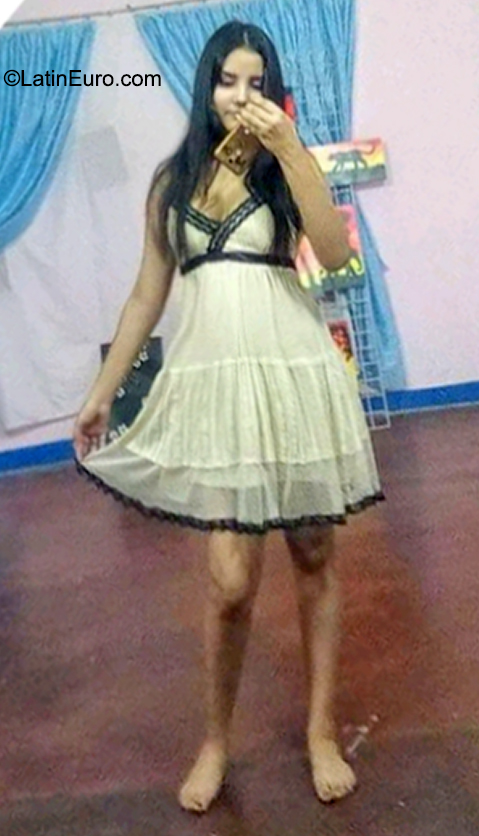 Date this athletic Venezuela girl Laura from Barinas VE4097