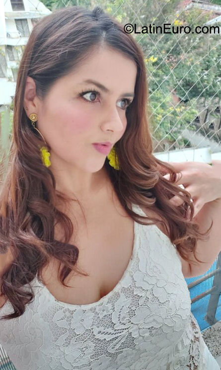 Date this nice looking Colombia girl Julieta from Bogota CO31007