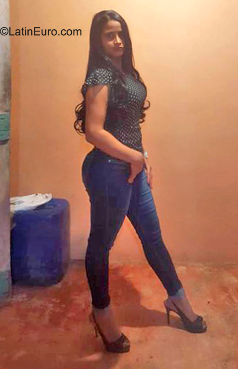 Date this passionate Dominican Republic girl Kary from La Vega DO40314