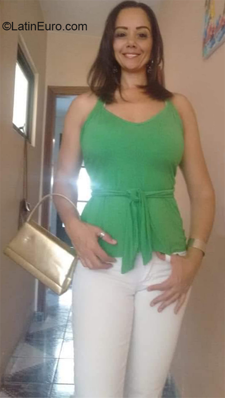 Date this hard body Brazil girl Nadia from Sao Paulo BR11531