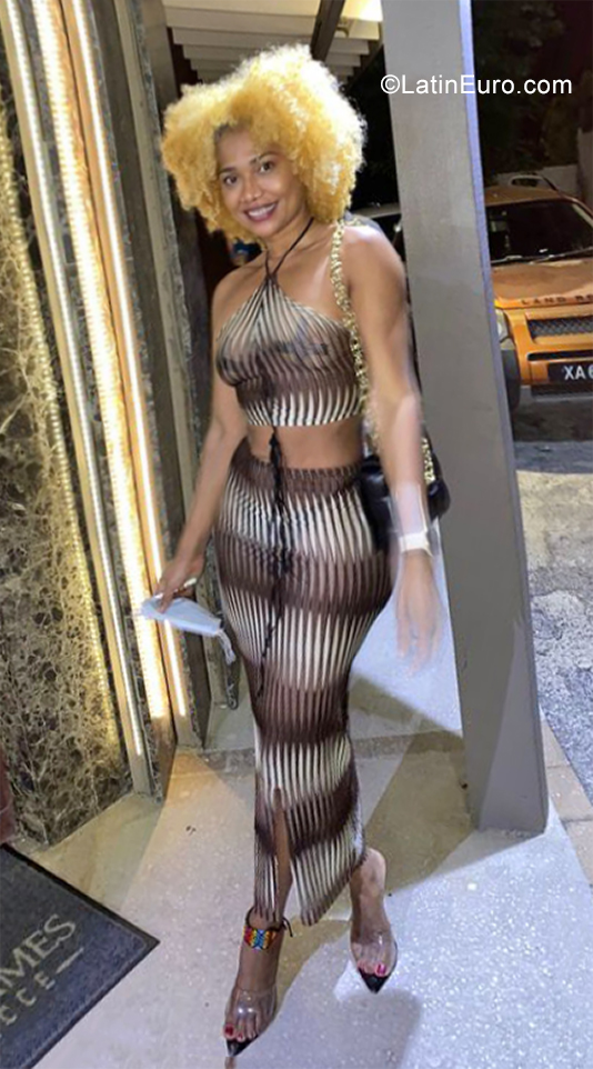 Date this beautiful Barbados girl Allyson from Barbados BB37