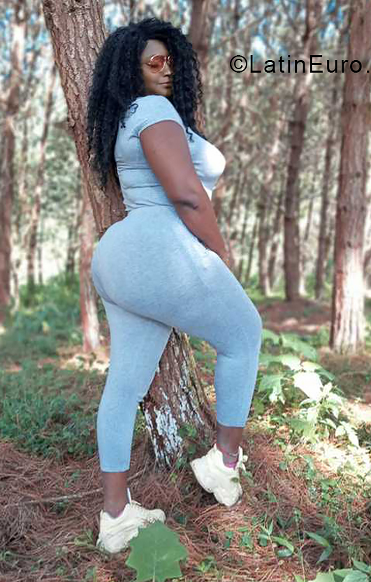 Date this voluptuous Colombia girl Daniela from Cali CO31117