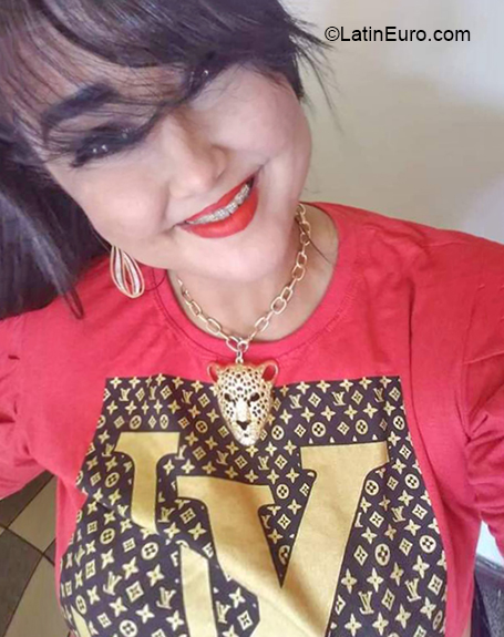 Date this fun Brazil girl Dielle from Belem BR11563