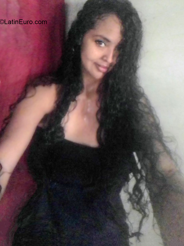 Date this funny Dominican Republic girl Karina from Santo Domingo DO40415
