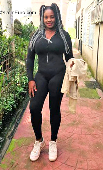 Date this nice looking Ecuador girl Diana from Esmeraldas EC878